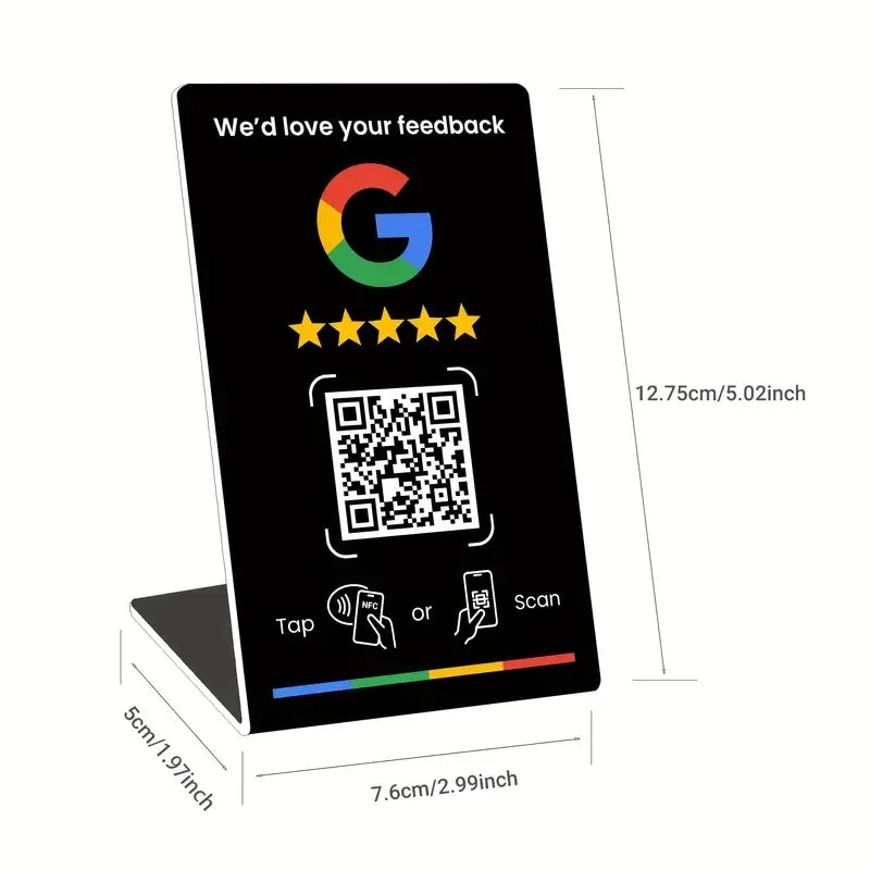 Cliente acercando el celular a la tarjeta NFC